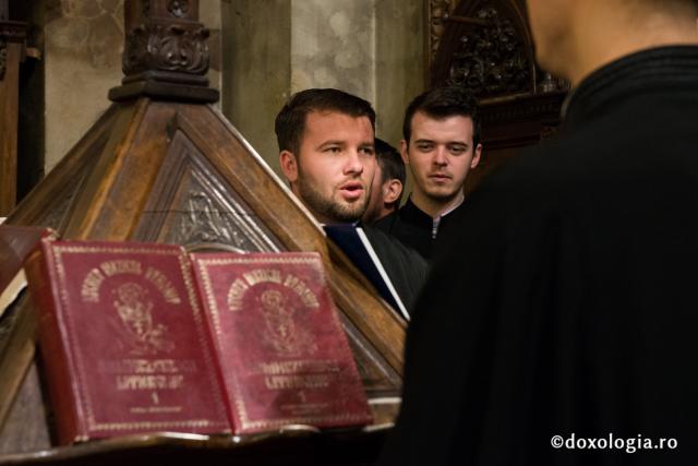 Comuniune întru Hristos, în cadrul Sfintei Liturghii, la Catedrala Mitropolitană din Iași (galerie FOTO)