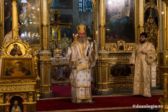 Comuniune întru Hristos, în cadrul Sfintei Liturghii, la Catedrala Mitropolitană din Iași (galerie FOTO)