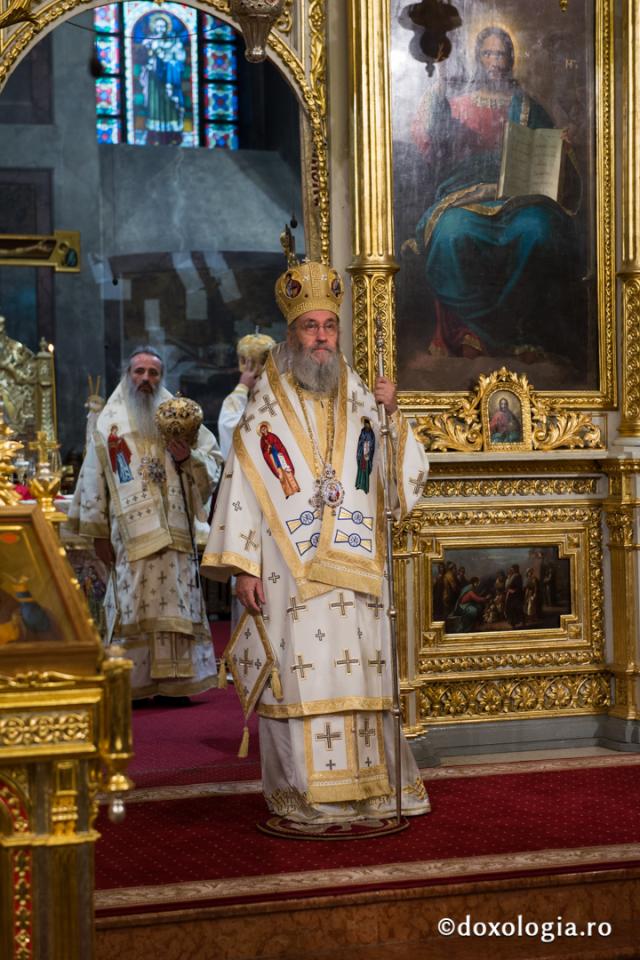 Comuniune întru Hristos, în cadrul Sfintei Liturghii, la Catedrala Mitropolitană din Iași (galerie FOTO)