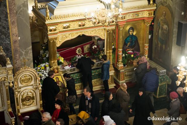 Comuniune întru Hristos, în cadrul Sfintei Liturghii, la Catedrala Mitropolitană din Iași (galerie FOTO)