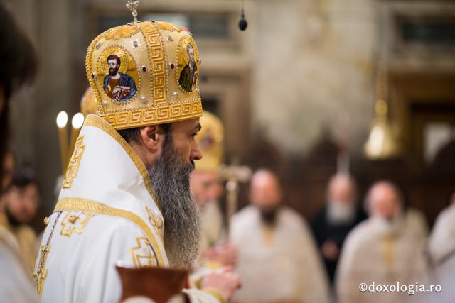 Comuniune întru Hristos, în cadrul Sfintei Liturghii, la Catedrala Mitropolitană din Iași (galerie FOTO)
