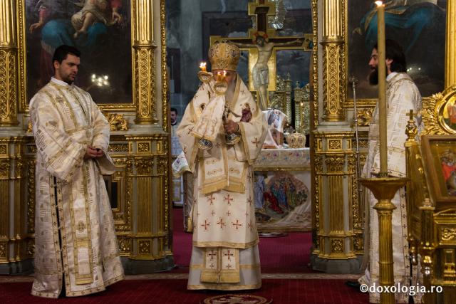 Comuniune întru Hristos, în cadrul Sfintei Liturghii, la Catedrala Mitropolitană din Iași (galerie FOTO)
