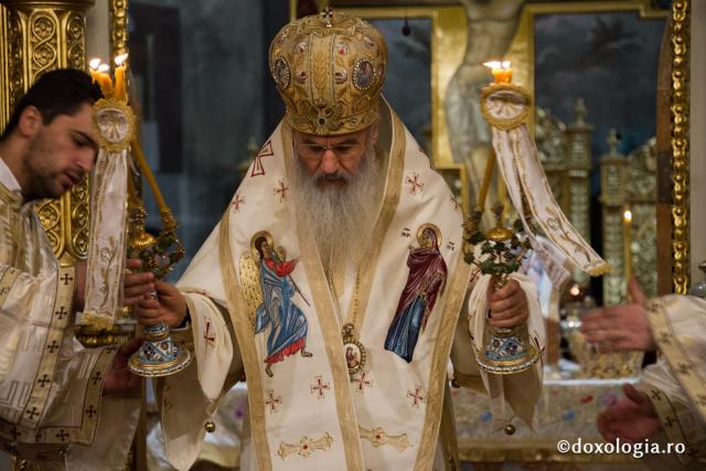 Comuniune întru Hristos, în cadrul Sfintei Liturghii, la Catedrala Mitropolitană din Iași (galerie FOTO)