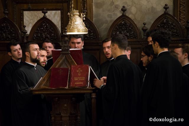 Comuniune întru Hristos, în cadrul Sfintei Liturghii, la Catedrala Mitropolitană din Iași (galerie FOTO)