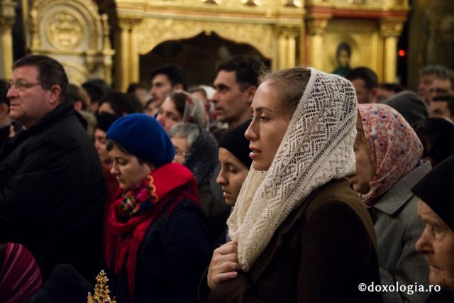 Comuniune întru Hristos, în cadrul Sfintei Liturghii, la Catedrala Mitropolitană din Iași (galerie FOTO)