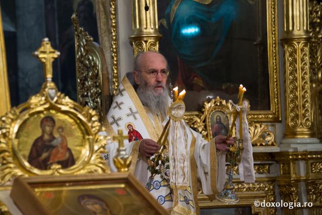 Comuniune întru Hristos, în cadrul Sfintei Liturghii, la Catedrala Mitropolitană din Iași (galerie FOTO)
