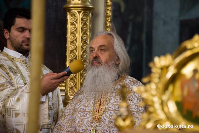 Comuniune întru Hristos, în cadrul Sfintei Liturghii, la Catedrala Mitropolitană din Iași (galerie FOTO)