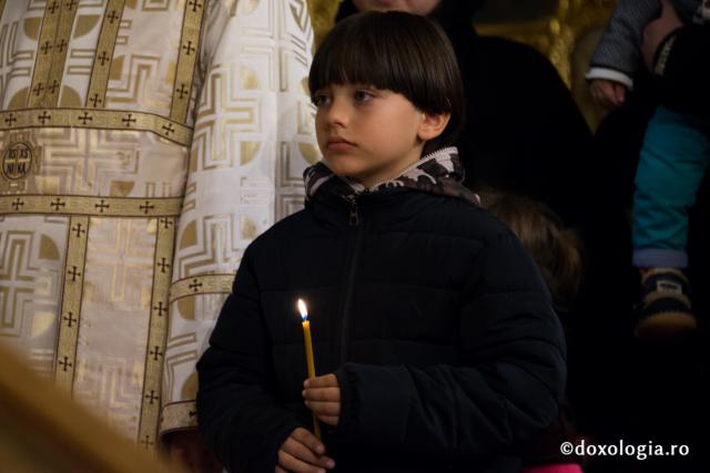 Comuniune întru Hristos, în cadrul Sfintei Liturghii, la Catedrala Mitropolitană din Iași (galerie FOTO)