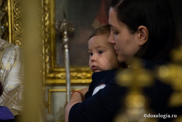Comuniune întru Hristos, în cadrul Sfintei Liturghii, la Catedrala Mitropolitană din Iași (galerie FOTO)