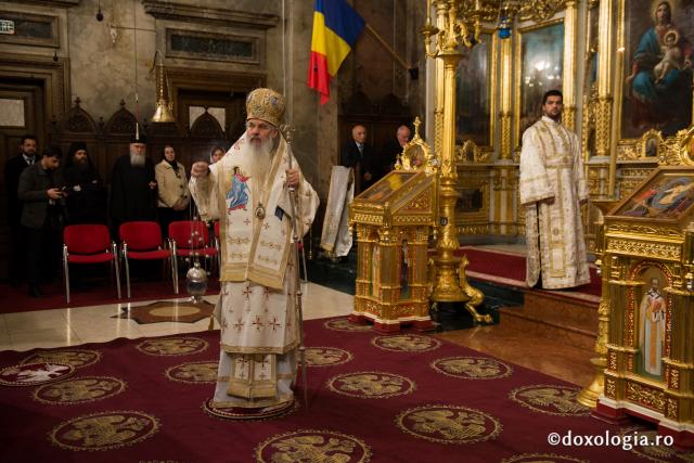 Comuniune întru Hristos, în cadrul Sfintei Liturghii, la Catedrala Mitropolitană din Iași (galerie FOTO)