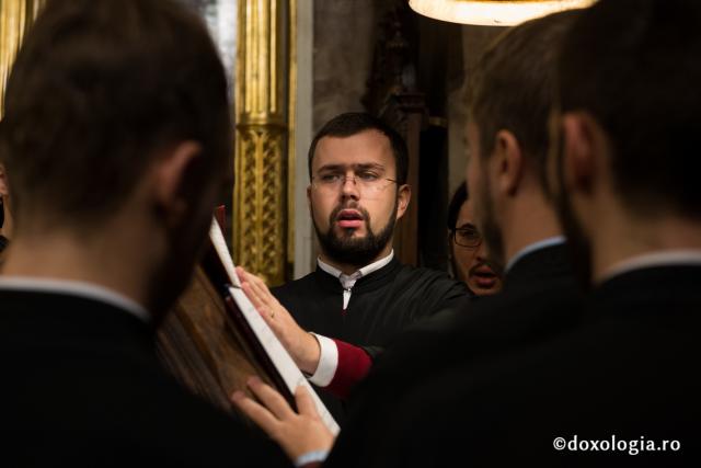 Comuniune întru Hristos, în cadrul Sfintei Liturghii, la Catedrala Mitropolitană din Iași (galerie FOTO)