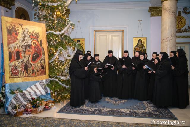 Colindători la Reședința Mitropolitană 2016 - Corul maicilor de la mănăstirile Frumoasa, Galata și Copou