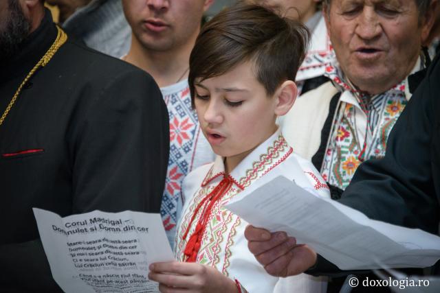 Colindători la Reședința Mitropolitană 2016 - Grup de colindători din Basarabia