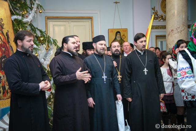 Colindători la Reședința Mitropolitană 2016 - Grup de colindători din Basarabia