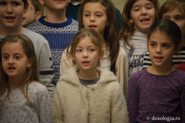 Colindători la Reședința Mitropolitană 2016 - Școala Ioana, Iași
