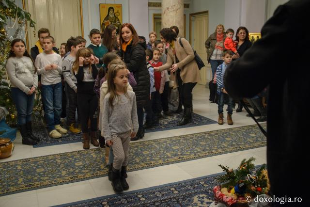 Colindători la Reședința Mitropolitană 2016 - Școala Ioana, Iași