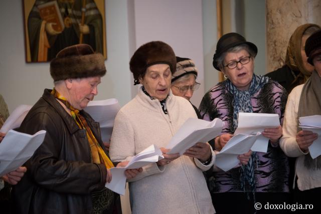 Colindători la Reședința Mitropolitană 2016 - Corul bătrânilor asistați de la Centrul de îngrijire pentru bătrâni „Sfântul Mina”
