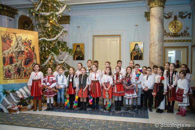 Colindători la Reședința Mitropolitană 2016 - Școala Tomești