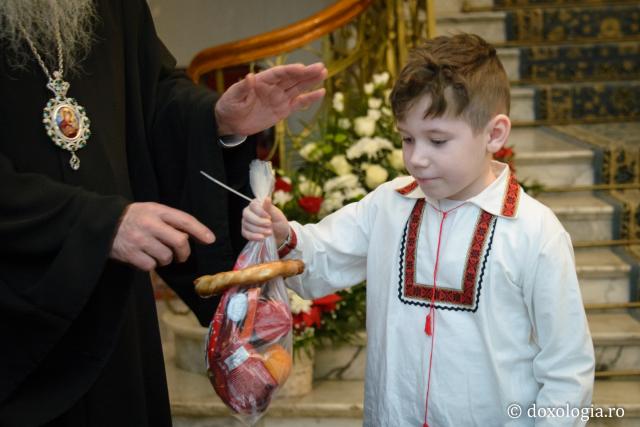 Colindători la Reședința Mitropolitană 2016 - Școala Tomești
