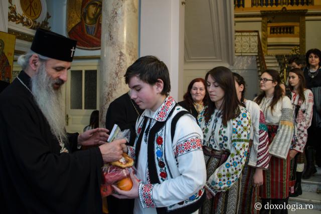 Colindători la Reședința Mitropolitană 2016 - Parohia „Sfântul Haralambie” - Tg. Neamț