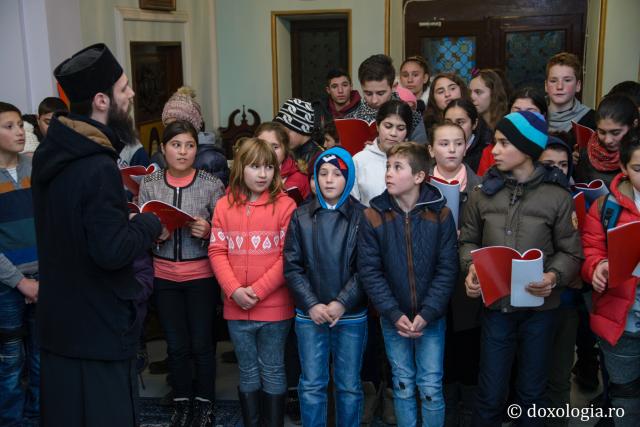 Colindători la Reședința Mitropolitană 2016 - Parohia Horlești