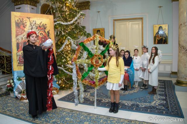 Colindători la Reședința Mitropolitană 2016 - Parohia Movileni