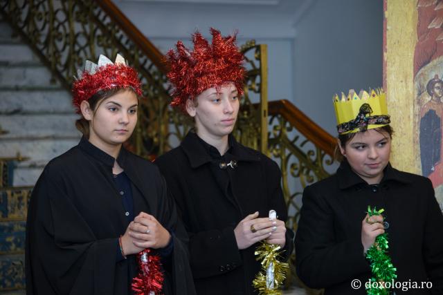 Colindători la Reședința Mitropolitană 2016 - Parohia Movileni