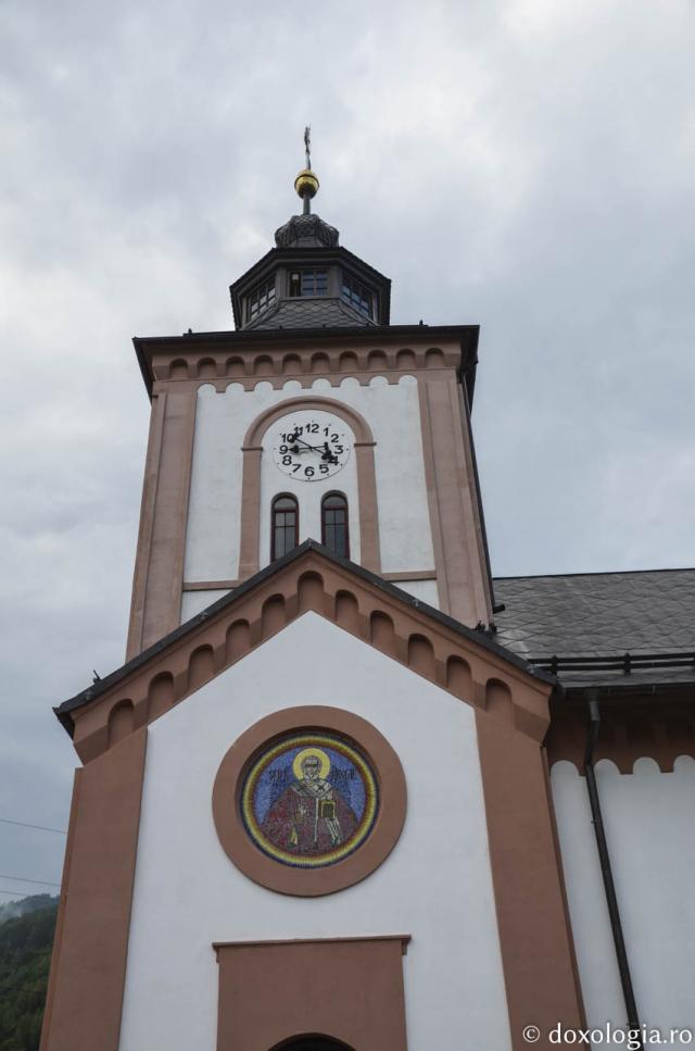 (Foto) Biserica „Sfântul Nicolae” din Moeciu de Jos