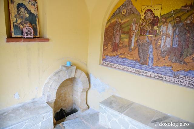 (Foto) Mănăstirea Filoteu ‒ adăpost al Icoanei Maicii Domnului „Dulcea sărutare” 