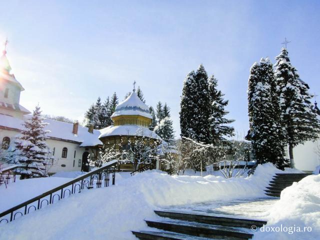 (Foto) Frumusețea iernii la Mănăstirea Sihăstria