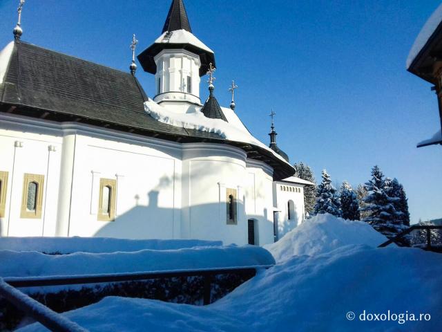 (Foto) Frumusețea iernii la Mănăstirea Sihăstria