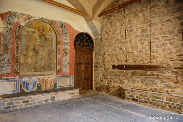 (Foto) Mănăstirea Stavronikita – bijuterie a arhitecturii athonite