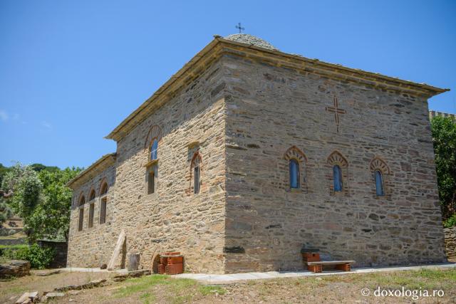 (Foto) Mănăstirea Stavronikita – bijuterie a arhitecturii athonite