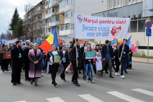 „Marșul pentru Viață” în Arhiepiscopia Iaşilor (galerie FOTO)