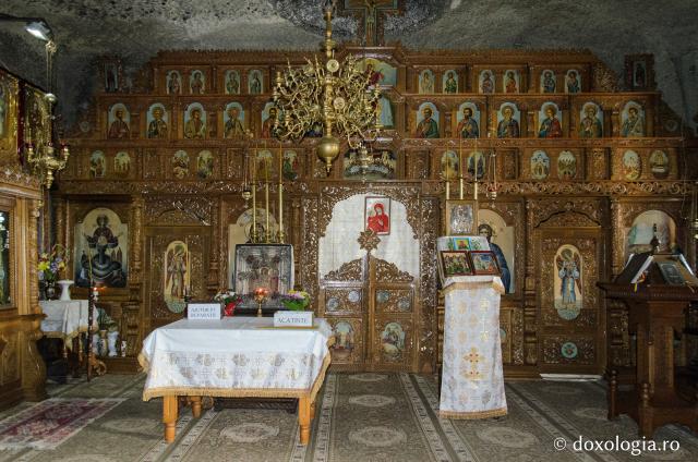 (Foto) Nămăiești - Mănăstirea dintr-o stâncă