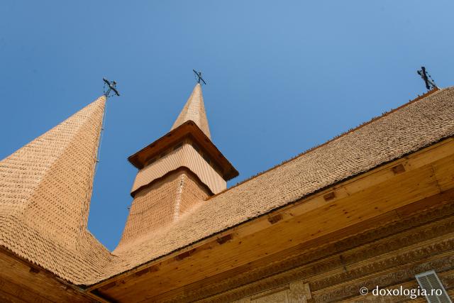 Ansamblul din lemn al Mănăstirii Dorna-Arini (galerie FOTO)