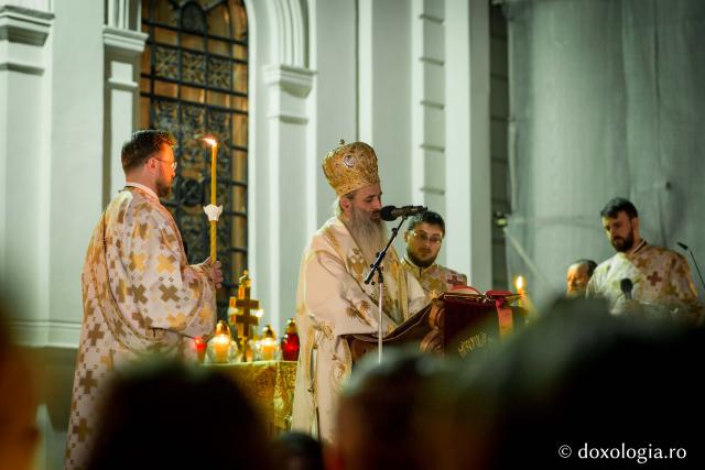 (Foto) Noaptea Sfintelor Paști la Catedrala Mitropolitană din Iași