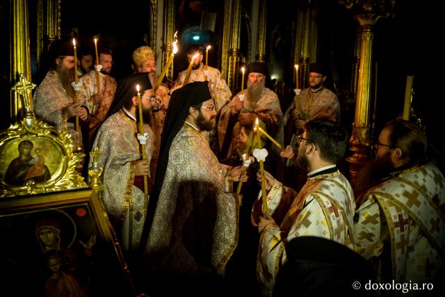 (Foto) Noaptea Sfintelor Paști la Catedrala Mitropolitană din Iași
