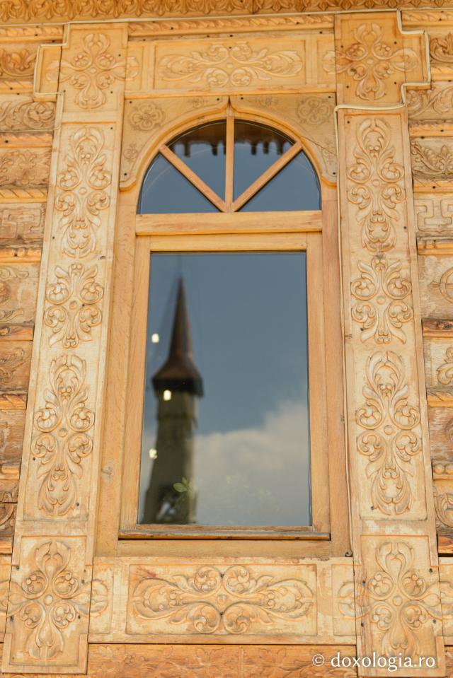 Ansamblul din lemn al Mănăstirii Dorna-Arini (galerie FOTO)