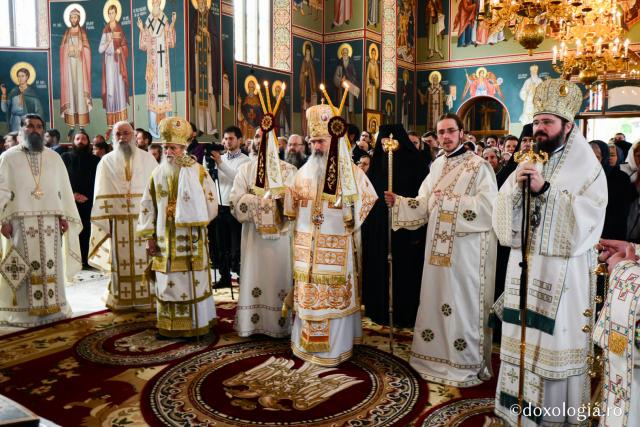 (Foto) Sfânta Liturghie în cinstea Sfinților Cuvioși Sila, Paisie și Natan, Mănăstirea Sihăstria Putnei – 2017