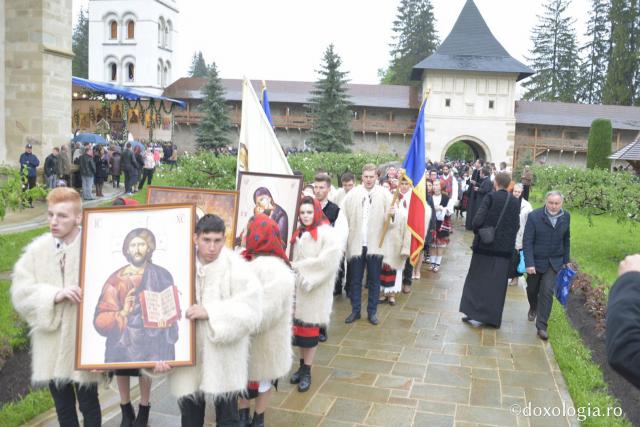 Sfânta Liturghie în ziua canonizării Sfinților Putneni - întâmpinarea ierarhilor (galerie FOTO)