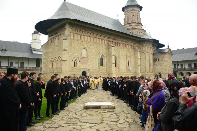 (Foto) Hram la Mănăstirea Neamț 2017