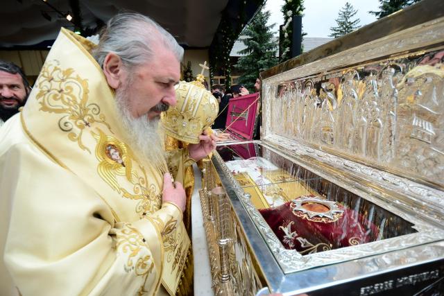 (Foto) Soborul ierarhilor slujitori la Sfânta Liturghie în ziua canonizării Sfinților Putneni