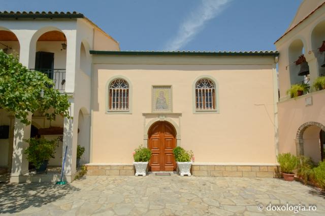 (Foto) Paşi de pelerin la Mănăstirea Sfânta Paraschevi din Corfu 