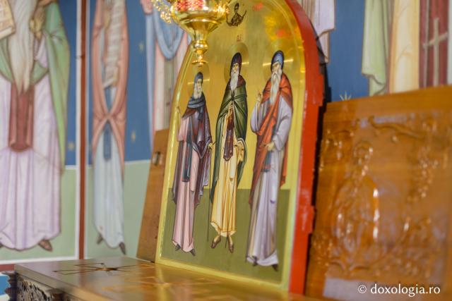 Moaștele Sfinților Cuvioși Sila, Paisie și Natan de la Sihăstria Putnei