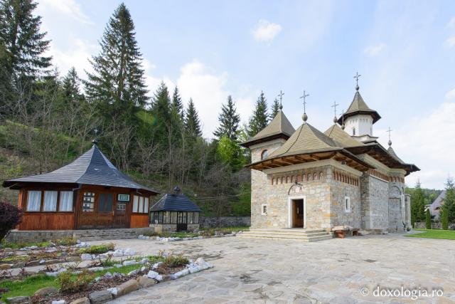 (Foto) Biserica „Buna Vestire” a Mănăstirii Sihăstria Putnei