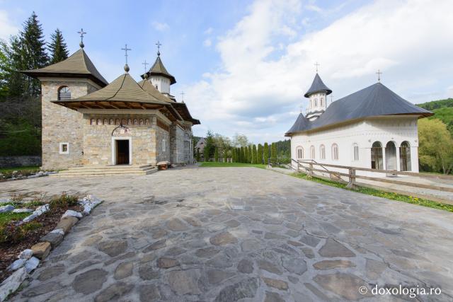 (Foto) Biserica „Buna Vestire” a Mănăstirii Sihăstria Putnei