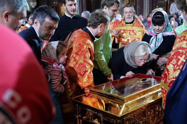 (Foto) Moaștele Sfântului Ierarh Nicolae, păstrate în Italia de 930 de ani, au ajuns la Moscova