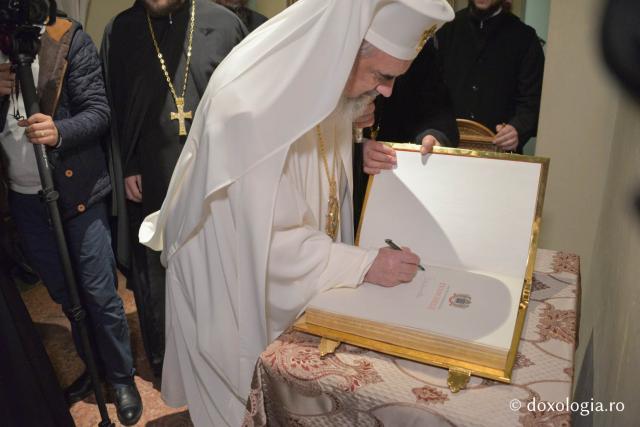 Vernisajul expoziţiei „Sfântul Mitropolit Iacob Putneanul. Părintele, ctitorul, cărturarul” - Muzeul Mănăstirii Putna / Foto: Constantin Comici Vernisajul expoziţiei „Sfântul Mitropolit Iacob Putneanul. Părintele, ctitorul, cărturarul” - Muzeul Mănăstirii Putna