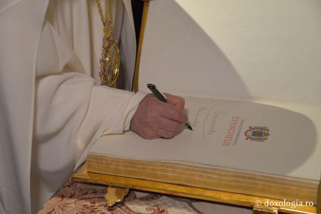 Vernisajul expoziţiei „Sfântul Mitropolit Iacob Putneanul. Părintele, ctitorul, cărturarul” - Muzeul Mănăstirii Putna / Foto: Constantin Comici Vernisajul expoziţiei „Sfântul Mitropolit Iacob Putneanul. Părintele, ctitorul, cărturarul” - Muzeul Mănăstirii Putna